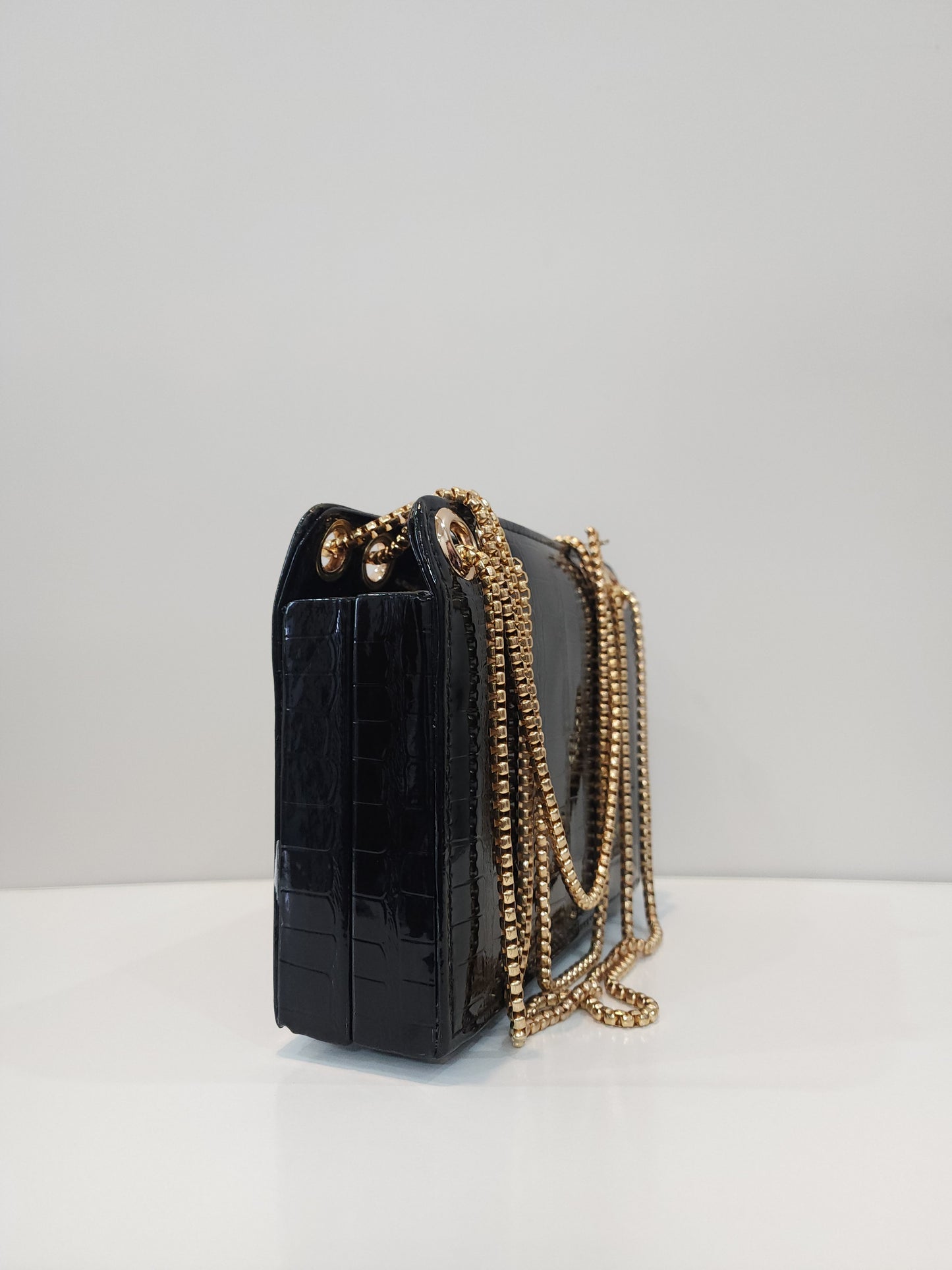 Glossy Croc-Textured Baguette Handbag – Black with Gold Chain
